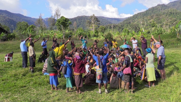 Agreeing to peace at Wanakipa, Papua New Guinea. MAF PNG. Photo credit: Anton Lutz