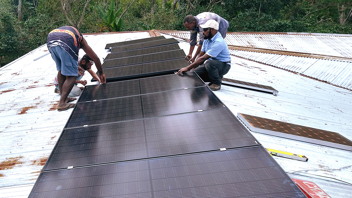 The MAF Technologies PNG team install solar panels on the roof of Kwaplalim Clinic
