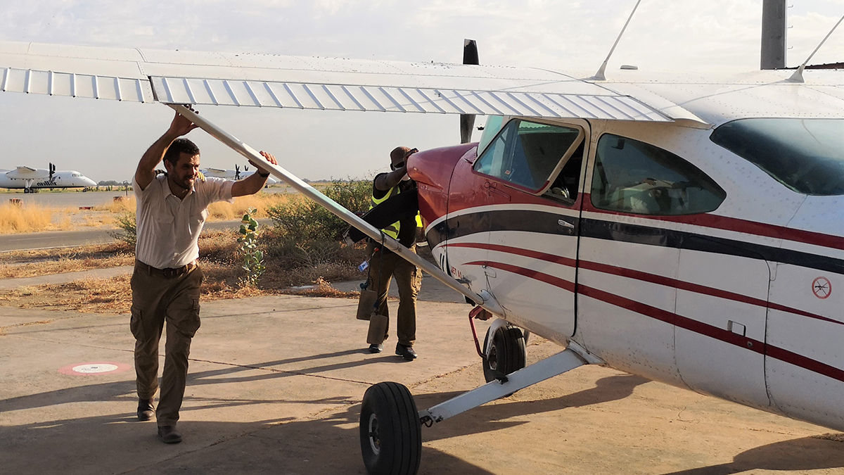 MAF Pilot Phil Henderson and MAF Ground Ops staffer Dieudonne Mekambe preparing for take off