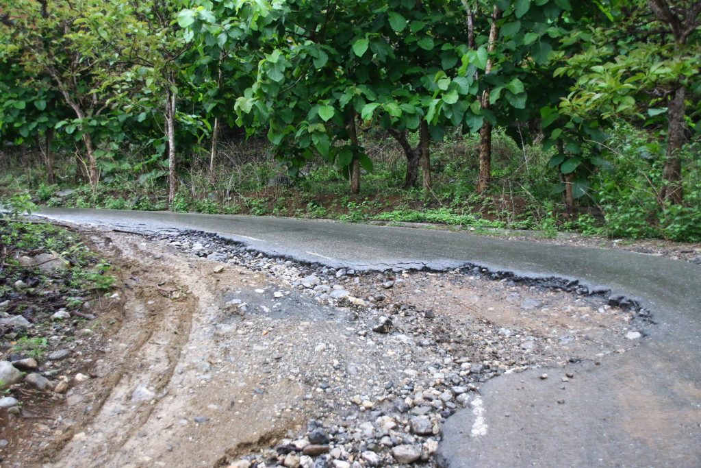 The ‘roads’ to the city of Suai are in need of repair (credit: Jason & Kim Job)